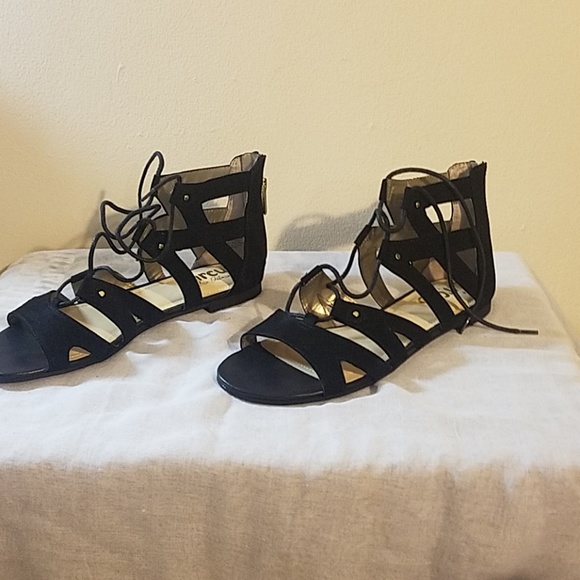 Flats - Picture 2 of 8